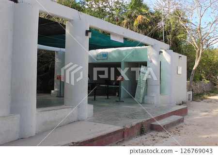 坎昆，墨西哥首屈一指的度假勝地，以其蔚藍的大海和潔白的沙灘而受到全世界人民的喜愛！全包飯店住宿 126769043