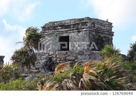 Cancun, Mexico's top resort loved around the world for its blue sea and pure white sand! All-inclusive hotel stay Cancun, Mexico's top resort loved around the world for its blue sea and pure white sand! All-inclusive hotel stay 126769049