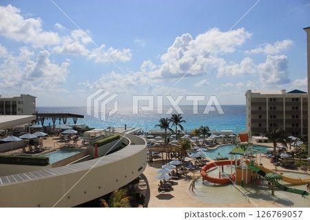 Cancun, Mexico's top resort loved around the world for its blue sea and pure white sand! All-inclusive hotel stay 126769057