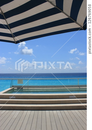 坎昆，墨西哥首屈一指的度假勝地，以其蔚藍的大海和潔白的沙灘而受到全世界人民的喜愛！全包飯店住宿 126769058