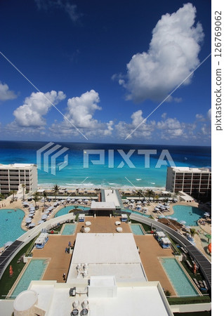 坎昆，墨西哥首屈一指的度假勝地，以其蔚藍的大海和潔白的沙灘而受到全世界人民的喜愛！全包飯店住宿 126769062