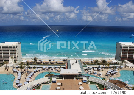 坎昆，墨西哥首屈一指的度假勝地，以其蔚藍的大海和潔白的沙灘而受到全世界人民的喜愛！全包飯店住宿 126769063