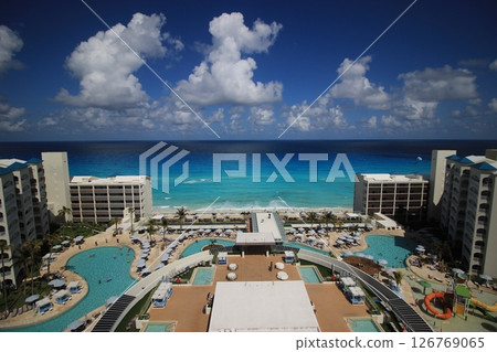 Cancun, Mexico's top resort loved around the world for its blue sea and pure white sand! All-inclusive hotel stay 126769065
