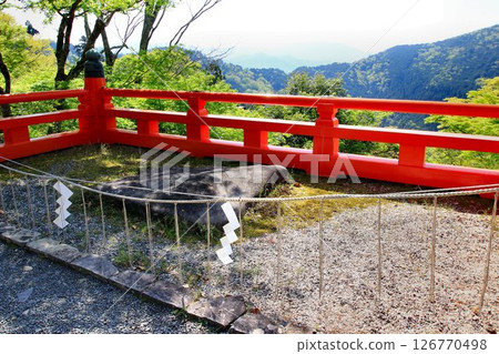 宇宙能量傾瀉而下，守護京都免受惡靈侵擾…鞍馬寺的“Shoundai” 126770498