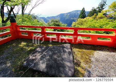 Cosmic energy pours down to protect the capital of Kyoto from evil spirits... Kurama Temple's "Shoundai" Cosmic energy pours down to protect the capital of Kyoto from evil spirits... Kurama Temple's "Shoundai" 126770504