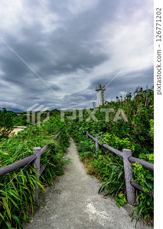 A travel scene found on Ishigaki Island during the rainy season: Ryukyu Kannonzaki Lighthouse 126771202