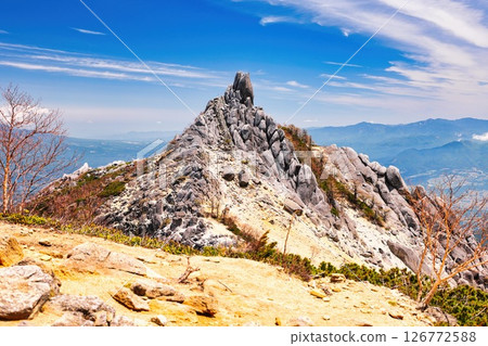Jizo-dake of Mount Houou in the Southern Alps in early summer 126772588