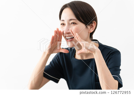 穿著美容院制服的年輕女子美容形象 穿著美容院制服的年輕女子美容形象 126772955