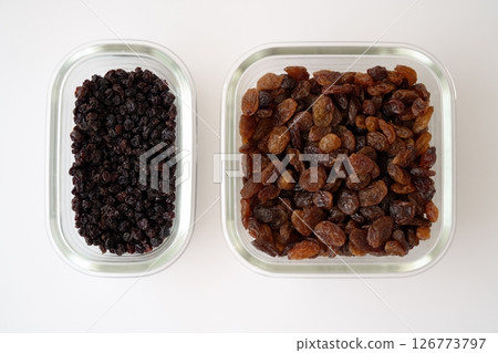 Add flavour to your dishes - South African currants and Turkish sultana raisins 126773797