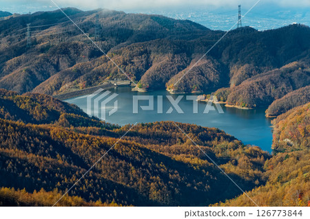 Autumn-colored Lake Daibosatsu seen from Daibosatsu Pass and Mount Tengudana 126773844