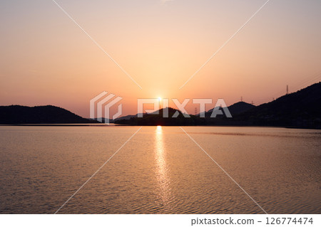 平塚湖與夕陽 平塚湖與夕陽 126774474