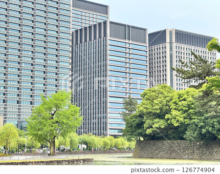 大手町公園大廈（照片中央。千代田區大手町。三菱地所總部等） 126774904