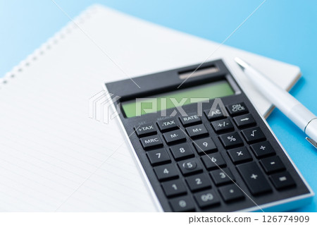 計算器和筆記本 計算器和筆記本 126774909