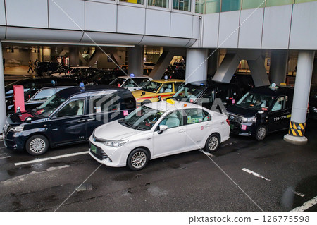 Taxi waiting for customers Taxi waiting for customers 126775598