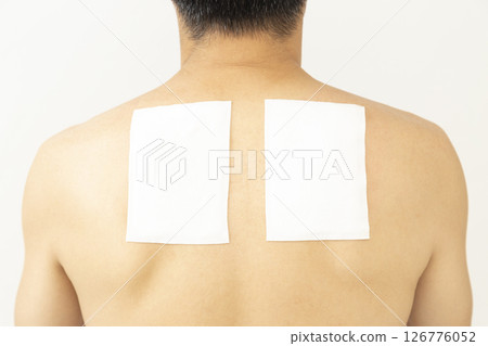 Back view of a man with a compress on white background Back view of a man with a compress on white background 126776052