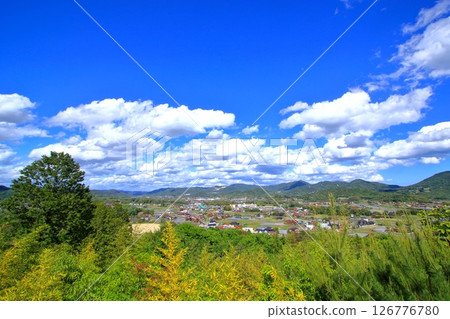 從龍王山綜合公園(東廣島市)眺望初夏的黑瀨町 從龍王山綜合公園(東廣島市)眺望初夏的黑瀨町 126776780