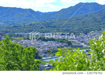 Kurose Town (Higashihiroshima City) is lush with greenery in early summer 126776782