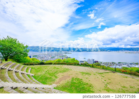 初夏時節從立石公園眺望的諏訪湖,長野縣詰訪市 初夏時節從立石公園眺望的諏訪湖,長野縣詰訪市 126777586