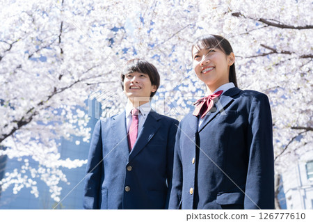 Cherry blossoms and male and female high school students 126777610