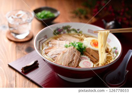 Steaming authentic pork noodles with boiled egg and naruto 126778033