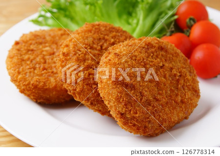 看起來很美味的炸丸子 看起來很美味的炸丸子 126778314