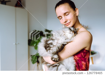 Portrait young woman with pet cat 126778485