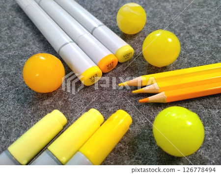 黃色美術用品 126778494