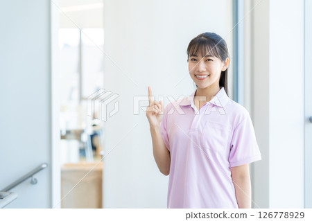 年輕女性護理員 圖片由電波學園東京電子大學提供 126778929