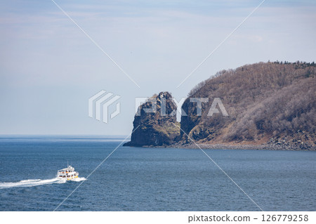 Pleasure boat tour of the Sea of Okhotsk and the Shiretoko Peninsula 126779258