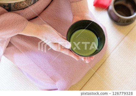 遞上一碗抹茶的姿態 遞上一碗抹茶的姿態 126779328