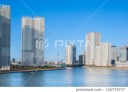 A high-rise condominium in the bay area of Harumi and Toyosu, Chuo Ward, Tokyo 126779737