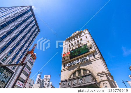 五月,日本東京城市景觀。俯瞰淺草站和其他地區。 (熙熙攘攘的遊客淺草) 五月,日本東京城市景觀。俯瞰淺草站和其他地區。 (熙熙攘攘的遊客淺草) 126779949