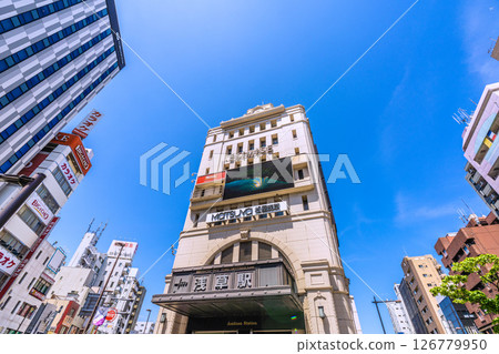 五月，日本東京城市景觀。俯瞰淺草站和其他地區。 （熙熙攘攘的遊客淺草） 126779950