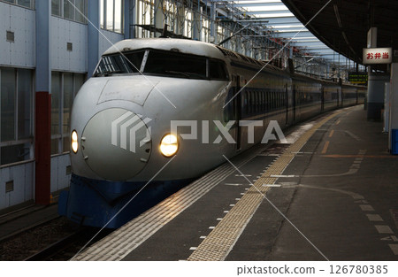 Sanyo Shinkansen 0 series Shinkansen at Kokura Station in 2002 Sanyo Shinkansen 0 series Shinkansen at Kokura Station in 2002 126780385