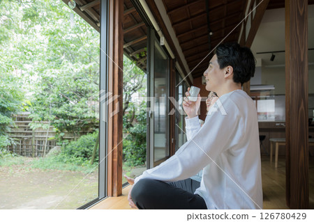 Couples relaxing on the veranda - Travel image of a ryokan or inn 126780429