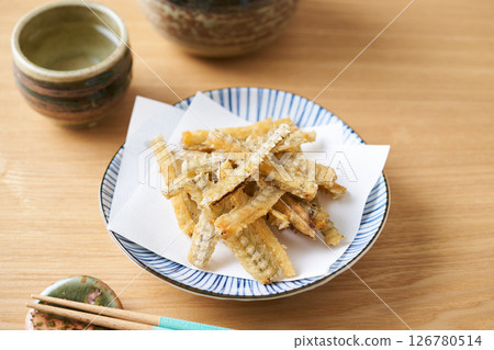 Eel bone cracker 126780514