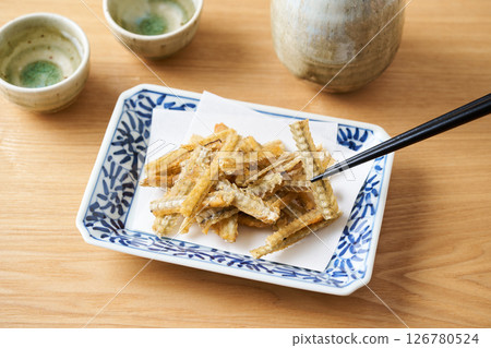 Eel bone cracker 126780524