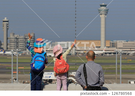 Parents and children waving to a departing plane at the observation deck at Haneda Airport Parents and children waving to a departing plane at the observation deck at Haneda Airport 126780568