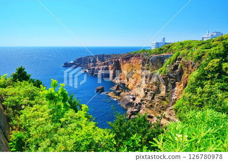 A spectacular view of Sandanbeki, a scenic spot in Shirahama, Wakayama Prefecture A spectacular view of Sandanbeki, a scenic spot in Shirahama, Wakayama Prefecture 126780978