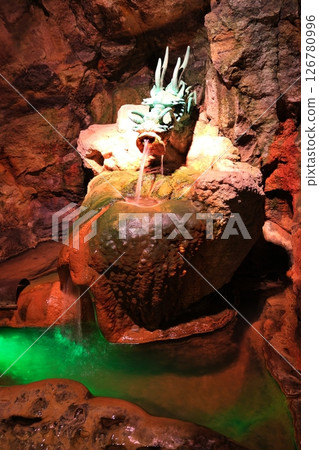 Sandanbeki Cave, a scenic spot in Shirahama, Wakayama Prefecture 126780996