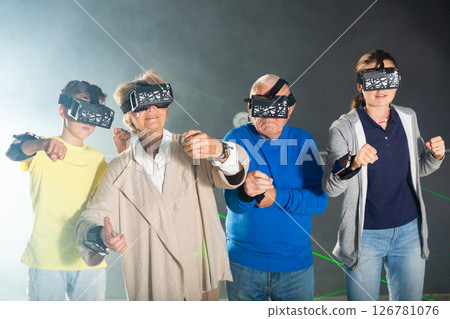 Grandparents with grandchildren are looking for way out of virtual escape room 126781076