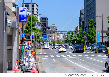 Scenery in the direction of Tojinmachi, Chuo-ku, Fukuoka City Signal in Tojinmachi towards Tenjin Scenery in the direction of Tojinmachi, Chuo-ku, Fukuoka City Signal in Tojinmachi towards Tenjin 126781275