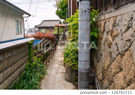 <Hiroshima Prefecture> Onomichi, a hilly town 126781513