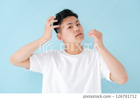年輕男士護髮 126781712