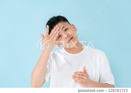 年輕人皮膚護理 126781725