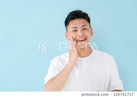 年輕人皮膚護理 126781727