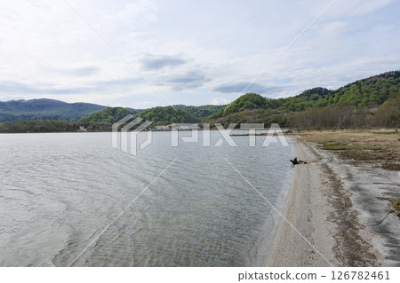 位於恐山中心的烏索里湖 126782461