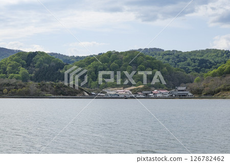 從烏索里湖眺望神聖的恐山 126782462