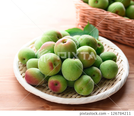 Green plum (Kishu Nanko plum) 126784211