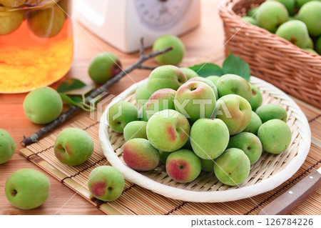Green plum (Kishu Nanko plum) Green plum (Kishu Nanko plum) 126784226